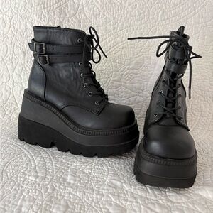 Demonia Platform Combat Boots Black Lace Up Buckle Goth Punk Size 7.5 Worn Once